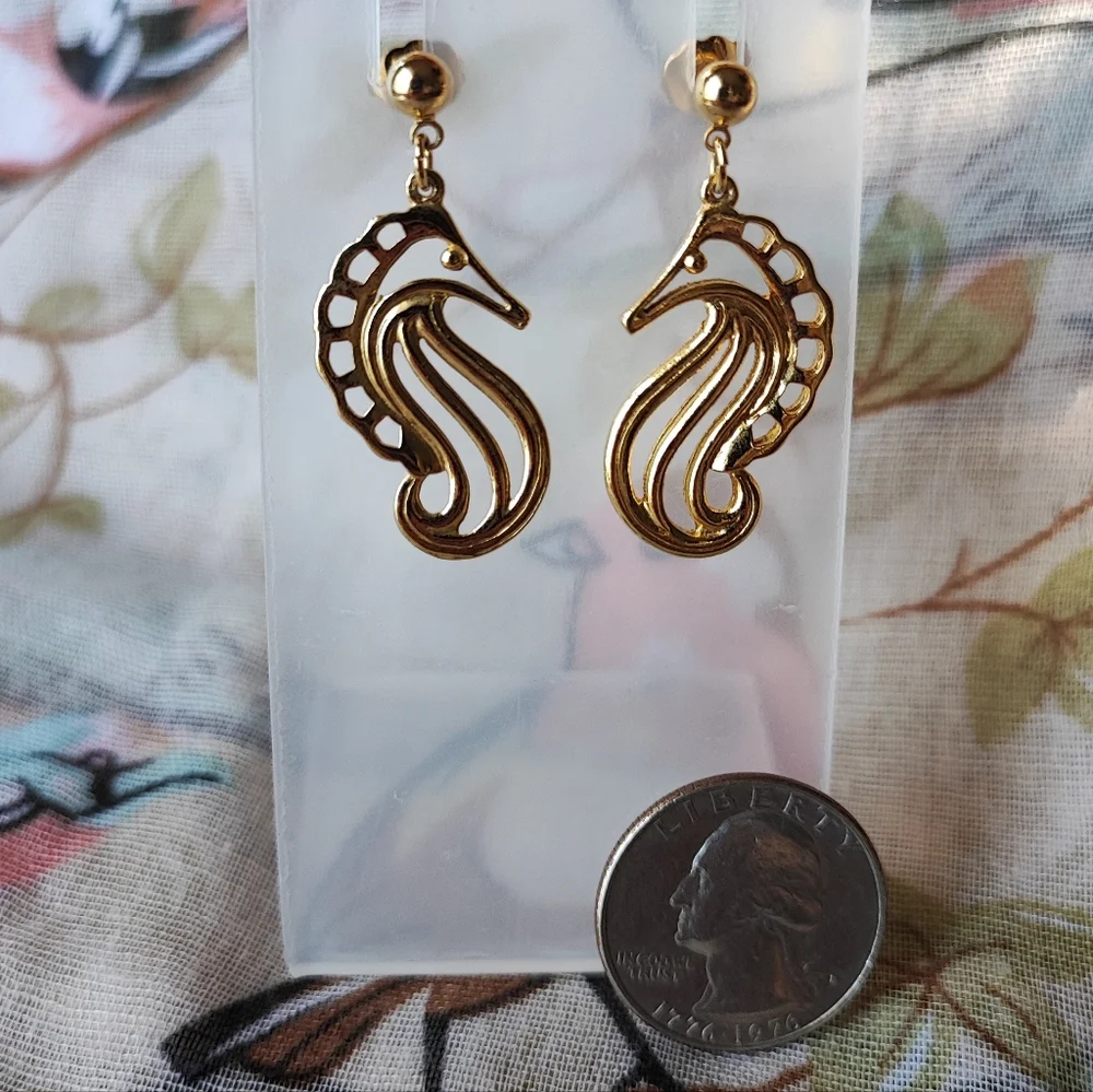 Gold Tone Seahorse Beachcore Jewelry Pierced Earrings Cruise Summer Vibes NEW